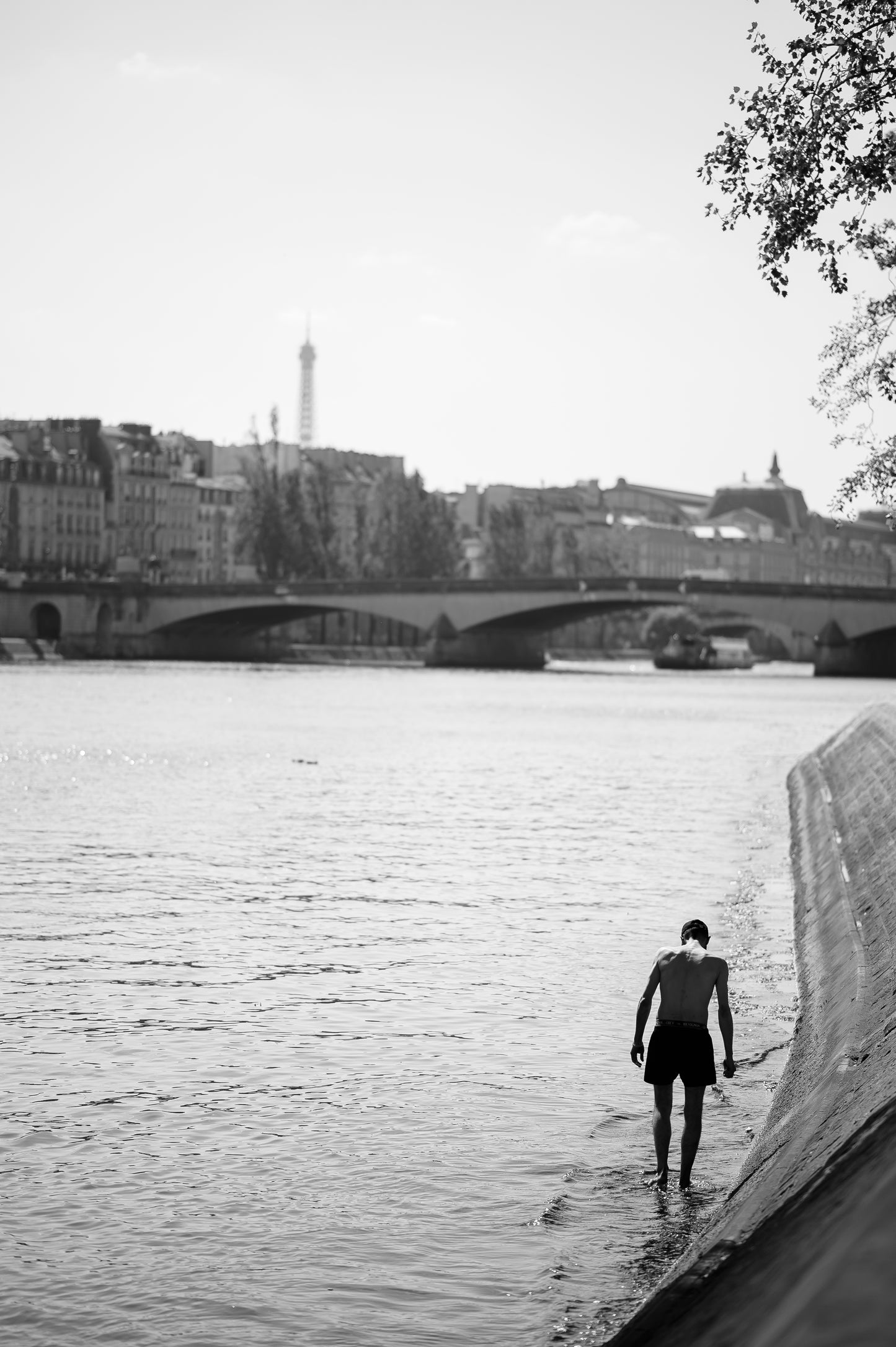 Les pieds dans la seine